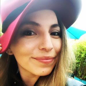 Meet your Posher, Laura